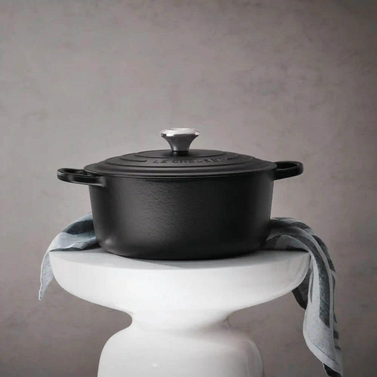 Signature Round Dutch Oven