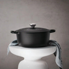Signature Round Dutch Oven