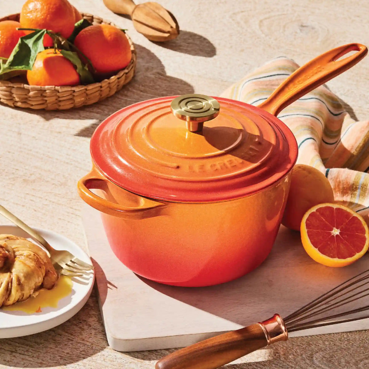 Signature Round Saucepan with Crucible Knob