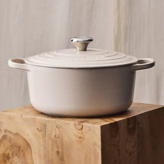 Signature Round Dutch Oven